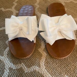 White bow sandals